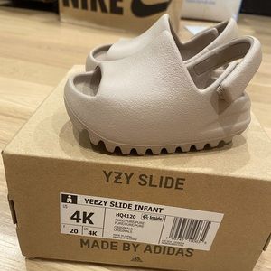 Yeezy slides infant size 4k pure